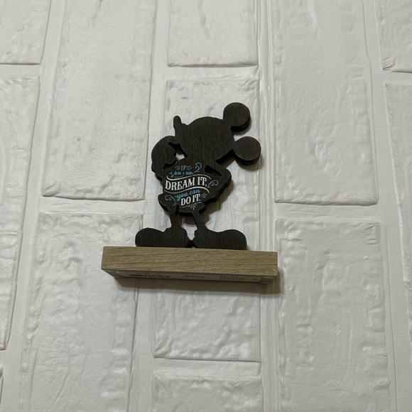 Hallmark - Mickey Wooden Figurine - Picture 11 of 11